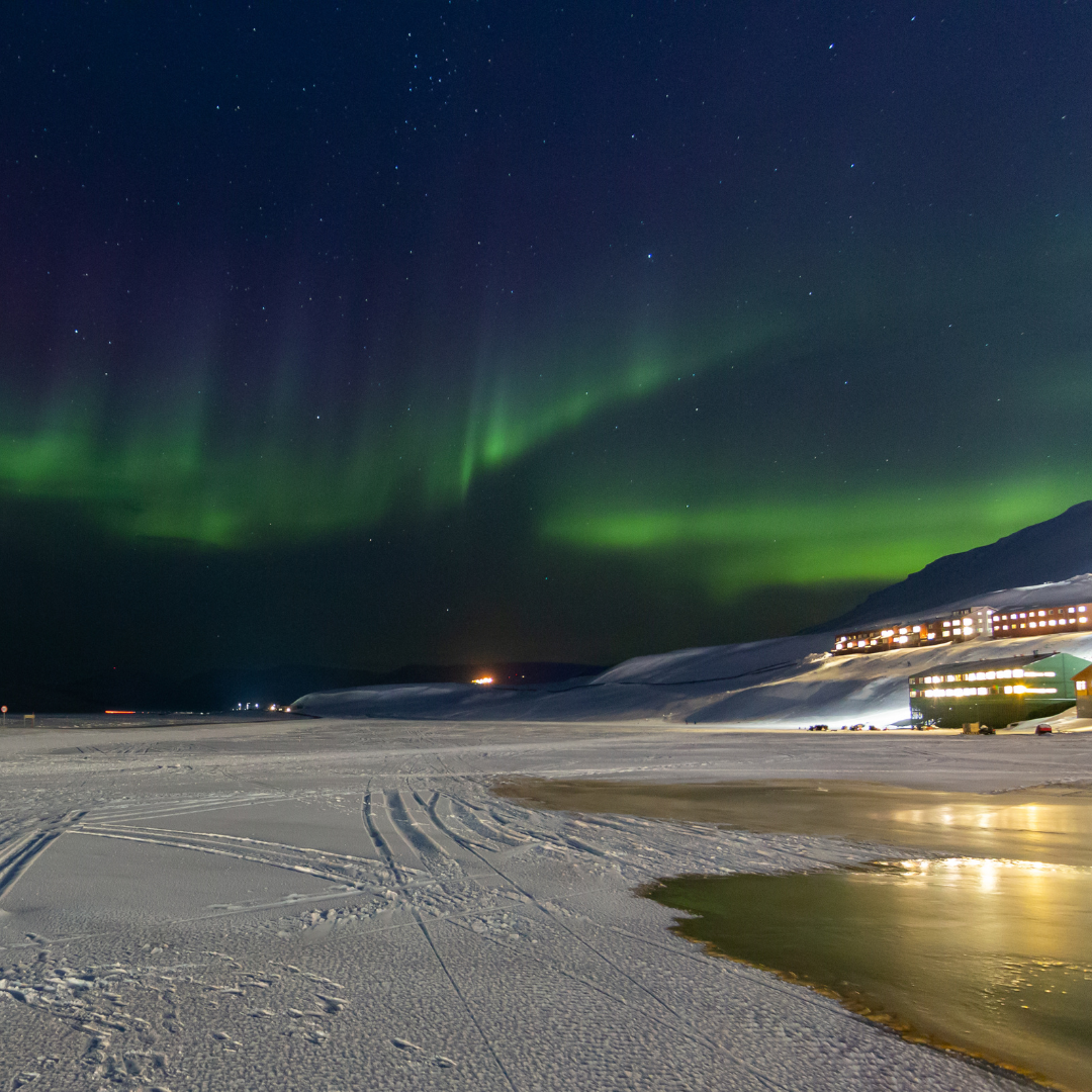 Svalbard’s Northern Lights Spectacle: Chasing Auroras Above the Arctic Circle